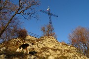 88 Un saluto alla bella alta croce del Monte Ubione